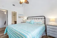 ONE BLOCK from the beach! Weekly and monthly discounts offered.