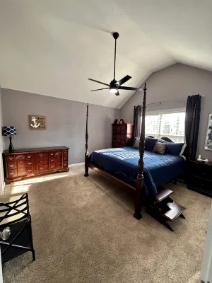 Blackbeard’s Lakefront Bungalow - convenient location with year-round lake views - 3-Star
