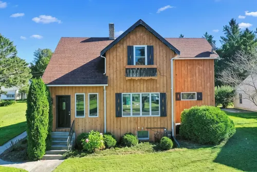 Walk to Lake Michigan Beach, Hit the Bike Trails, Relax- Large Yard w/Fire Pit!