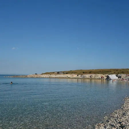 Air-conditioned apartment 250 m from the beach with private boat mooring