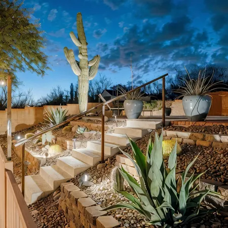 Mtn views, pool, hot tub, fire pit / 2 King suites / game room / modern & luxe