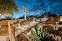 Mtn views, pool, hot tub, fire pit / 2 King suites / game room / modern & luxe
