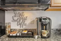Private Entry Guest Suite by AZ Athletic Grounds - 1 BD + 1 BA - Sleeps 4 - Holiday bungalows