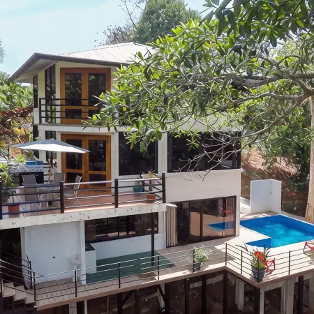 Incredible Tropical Retreat Full of Monkeys, Sloths, Toucans and much more