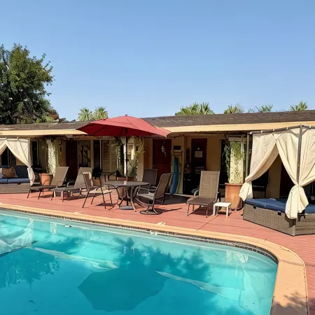Villa A- 2bed/2bath with kitchen, dining&living rooms, in downtown Palm Springs!