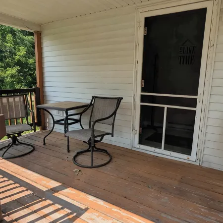 Charming 2-bedroom home in delightful downtown Indian River