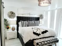POSHPADZ Villa Kokomo-Lake View Patio- Walk to Jupiter Beach Sleeps 6