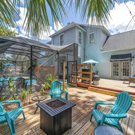 Private historic district apt with pool-suite A