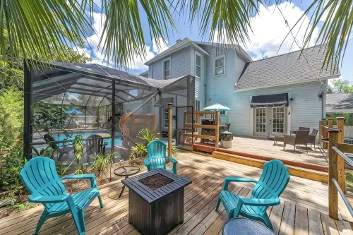 Private historic district apt with pool-suite A