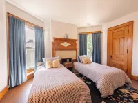 4-bedroom house in historic downtown Xenia w/WiFi, AC. Book your stay now!