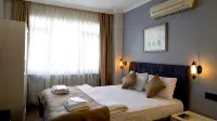 Front Door Suites - Bed and Breakfasts