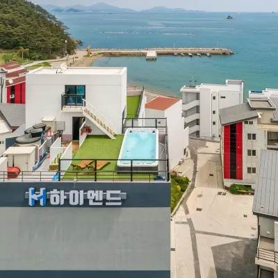 Geoje Highend Spa Pool Villa (Duplex, Indoor BBQ) Hotel berhampiran Taman Tema Maengjongjuk