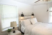 COZY LAKE & SKI HOME FOR FAMILY OF 5 - BRING YOUR DOG!