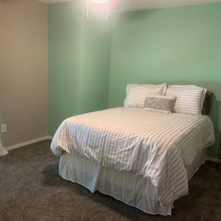 Cozy 2-bedroom condo in peaceful Riverside - Entire Place