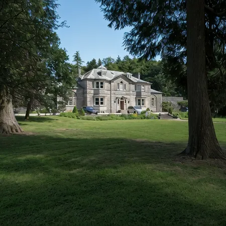 Beautifully appointed cottage in extensive grounds