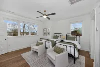 Fisherman's Dream, Beautiful lake house with stunning lake views and boat house - 3-Star