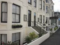 Rivelyn Hotel Bar & Restaurant - parking