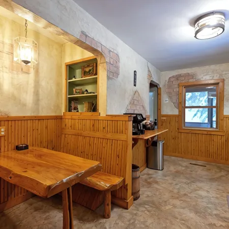 Brookside: Cozy Cabin Retreat, Fireplace + Atv/Snowmobile Access + Pets ok