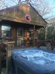 Private Cabin with hot tub. Nestled in the Woods just off Lake Limestone, Texas.