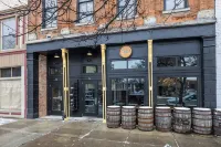 Downtown Delaware • Full Kitchen • Luxury  Loft
