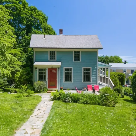 Cottage in Downtown Mystic