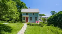 Cottage in Downtown Mystic - 4-Star