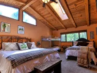 Cozy 3-bedroom cabin in superb Arnold with WiFi and a Spa Hotels in Arnold