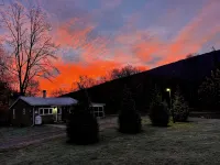 Waterfront Cottage with Hot Tub, & Fire Pit. Pet Friendly. - Alphydda