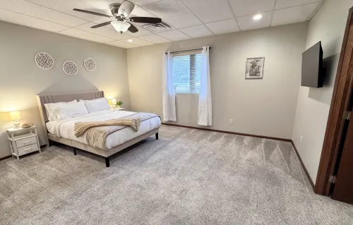 Beatrice Beauty - Remodeled 2 bed 2 bath in quiet neighborhood - Wifi