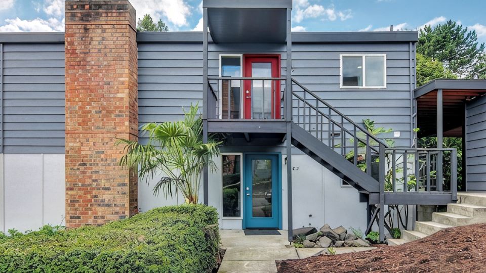 Downtown Kirkland - Modern 3rd Street Retreat