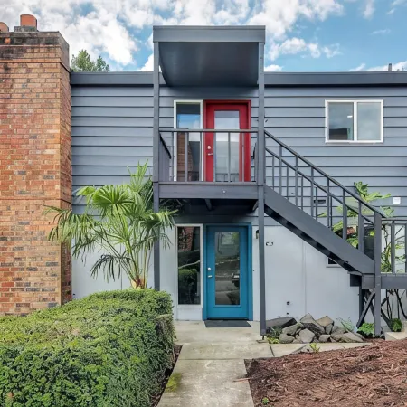 Downtown Kirkland - Modern 3rd Street Retreat