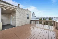 View from the Top!  Steps from Grandview, Sleeps 8 - บังกะโล