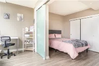 Penthouse 2b  2b +Gym +Yoga Room +Lounge +Pool +WiFi in Downtown Bellevue - Pools