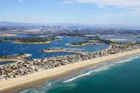 Beach Front Home, Hot Tub, View, Parking! - Apartemen