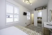 Stunning modern space in Hove & free parking. - 4-Star
