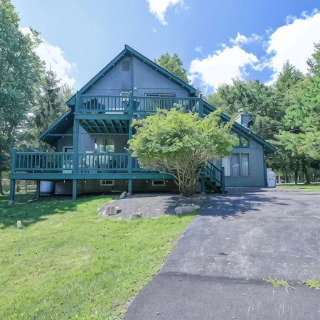 POOL! Hot Tub, Lake, and LOCATION! Hiking, Adventures or Relaxation