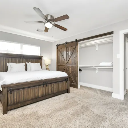 Spacious Modern Cottage Perfect for Families & Pets ~ Gated Parking ~ Sleeps 9+