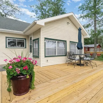 Remodeled! Enjoy the tranquility of a lakefront cottage on Van Etten Lake! -  Habitaciones en casas particulares