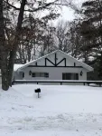 Beautiful Cottage Just minutes from The Twin Lakes & Beach