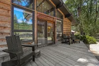 Basecamp Lodge - Mountain view
