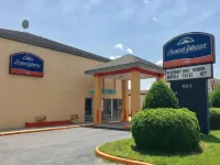 Howard Johnson by Wyndham Virginia Beach Hotels near Chicks Beach