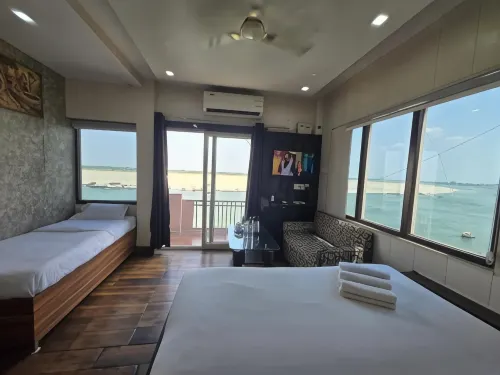 Hotel Sita Place on Heritage Ghats of Benaras - Scenic