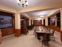The Jungle Story - Shimla | by Headquarter - navetta aeroportuale