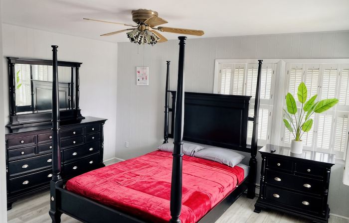 Elegant and Bright Ocean Block Home w/ Private Balcony, BBQ & Patio