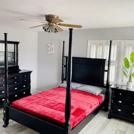 Elegant and Bright Ocean Block Home w/ Private Balcony, BBQ & Patio