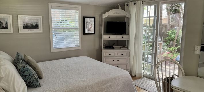 Charming Cottage in Historical Dist with Beautiful Gardens-5 Minute Walk to Town Ξενοδοχεία στην πόλη Saugatuck