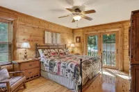 River Woods Retreat: Hot Tub, Hikes, 2 Fireplaces, EV - 4-Star