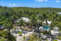 Lattitude Adjustment Luxury Gated Beach Front Paradise - piscina