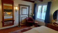 Apartment in the Comfort of an Old Thatched Farmhouse from 1746