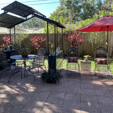 Home away from Home! Close to Beaches and Shops.